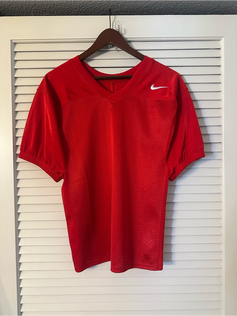 Youth Nike Red Short-Sleeve Athletic Practice Jersey XL